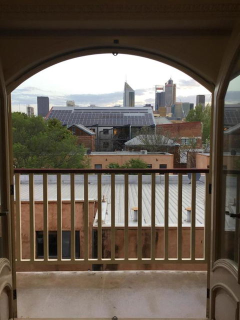 A Quiet King Room With Julia Balcony And Free Parking - Accommodation Burleigh 3