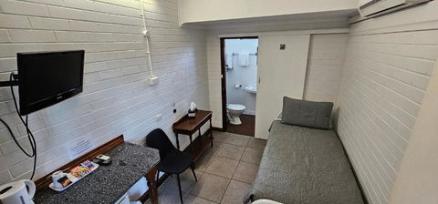 A Railway Lodge - Accommodation Burleigh 1