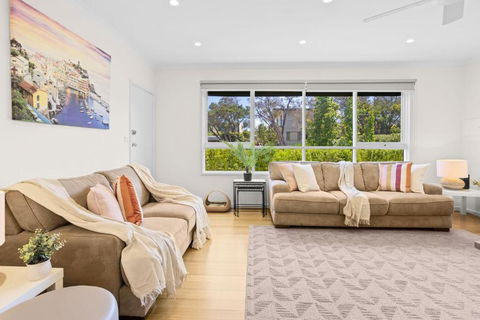 A Stones Throw - Accommodation Burleigh 1