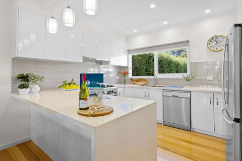 A Stones Throw - Accommodation Burleigh 3