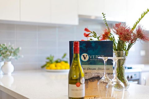 A Stones Throw - Accommodation Burleigh 4