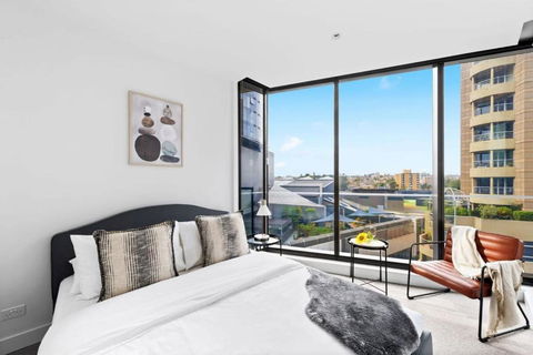 A Stylish 2BR Apt In The Heart Of Chapel Street - Accommodation Burleigh 1