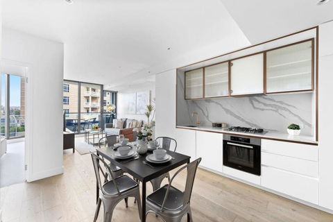 A Stylish 2BR Apt In The Heart Of Chapel Street - Accommodation Burleigh 2
