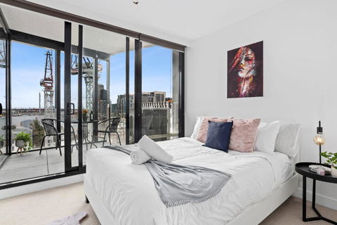 A Stylish 2BR Apt With FREE Parking - Accommodation Burleigh 1