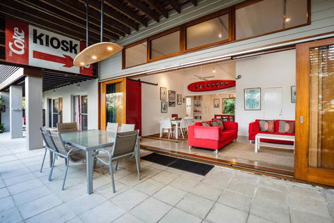AAA Coke Shack - Accommodation Burleigh 0