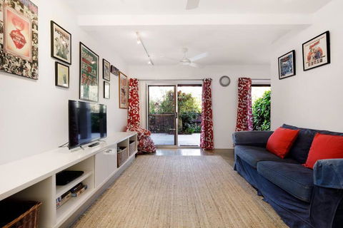 AAA Coke Shack - Accommodation Burleigh 4