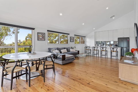 Aarini Cottage - The Ultimate Beachside Escape! - Accommodation Burleigh 1