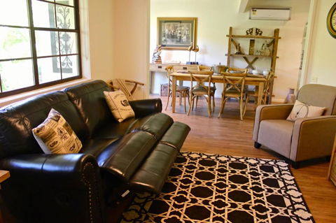 Abbeville In Bright - Accommodation Burleigh 2