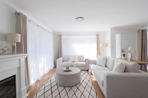 Abbey House - 3BR/sleeps 8 - South Leura - Accommodation Burleigh 0