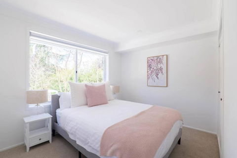 Abbey House - 3BR/sleeps 8 - South Leura - Accommodation Burleigh 1