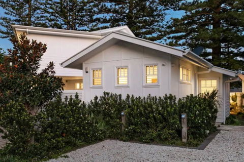 Absolute Beach Front House Panoramic Views - Accommodation Burleigh 2