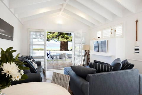 Absolute Beach Front House Panoramic Views - Accommodation Burleigh 4