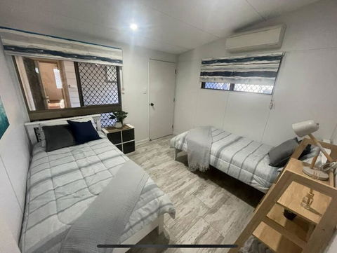 Absolute Beach Front - Accommodation Burleigh 4