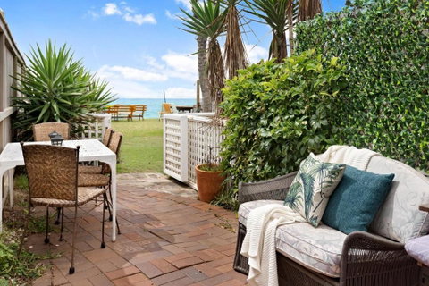 Absolute Beachfront 2BR Pet-Friendly Terrace - The Coachhouse - Accommodation Burleigh 0