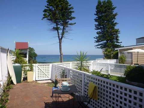 Absolute Beachfront 2BR Pet-Friendly Terrace - The Coachhouse - Accommodation Burleigh 1