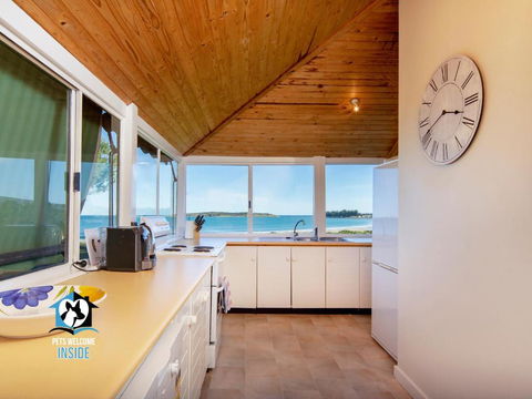 Absolute Beachfront 3BR 2BA Home W/ Beach Track - Accommodation Burleigh 4