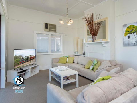 Absolute Beachfront 3BR 2BA Home W/ Beach Track - Accommodation Burleigh 2