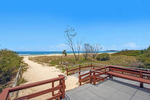 Absolute Beachfront Apartment! - Accommodation Burleigh 1