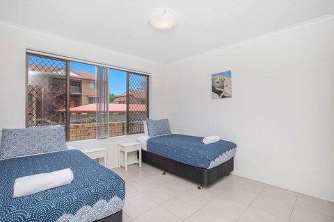 Absolute Beachfront Apartment! - Accommodation Burleigh 2