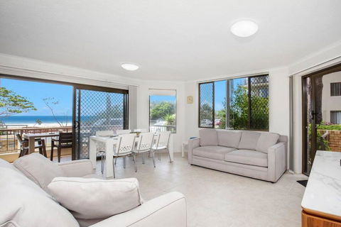 Absolute Beachfront Apartment! - Accommodation Burleigh 3