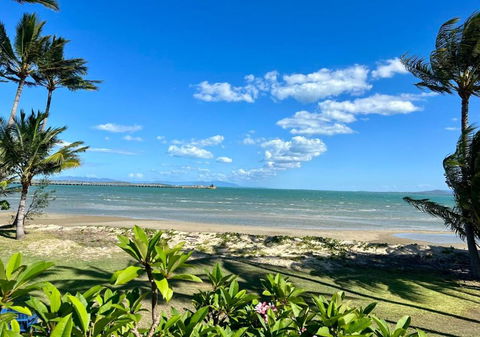 Absolute Beachfront Bowen Beach House-family Time - Accommodation Burleigh 1