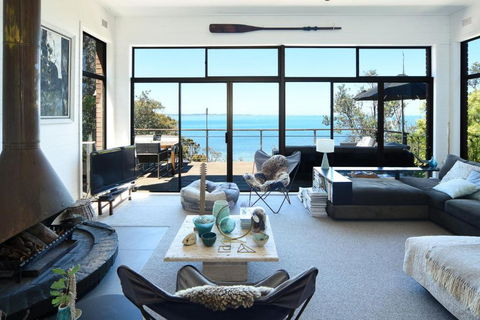 Absolute Beachfront - Accommodation Burleigh 1