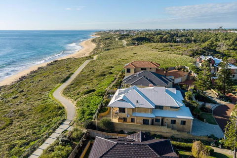 Absolute Oceanfront Escape - Accommodation Burleigh 0