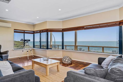 Absolute Oceanfront Escape - Accommodation Burleigh 3