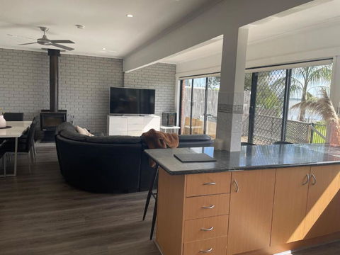 Absolute Waterfront At Woodlands - Accommodation Burleigh 4
