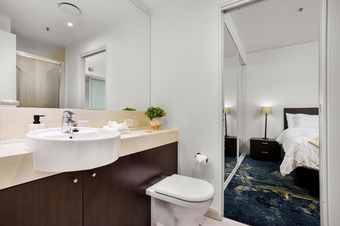 Absolute Waterfront - Enjoy Exceptional Lifestyle - Accommodation Burleigh 1