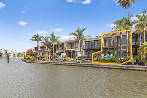 Absolute Waterfront Marina Views - Accommodation Burleigh 0