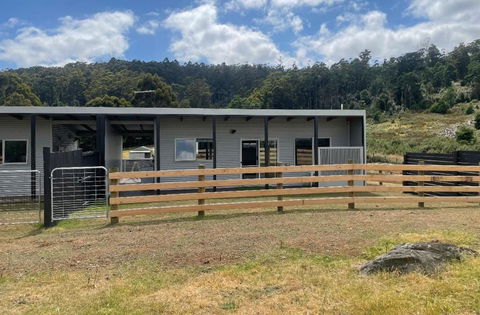 Acacia Hills Retreat - Accommodation Burleigh 0