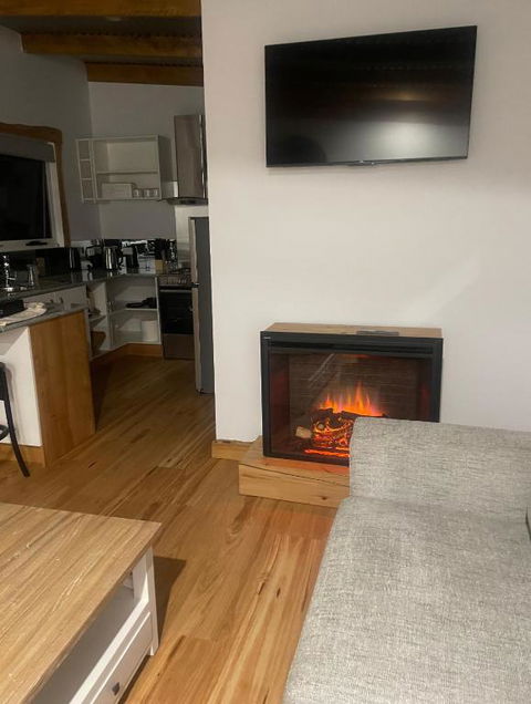 Acacia Hills Retreat - Accommodation Burleigh 2