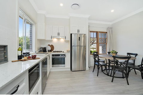 Accommodation Hunter - Adams Street Maitland - Accommodation Burleigh 2
