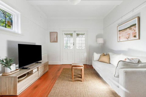 Acland Art Deco - Coastal Chic By St Kilda Beach - Accommodation Burleigh 0
