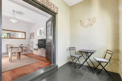 Acland Art Deco - Coastal Chic By St Kilda Beach - Accommodation Burleigh 1