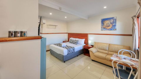 Across Country Motor Inn & Cottages - Accommodation Burleigh 1