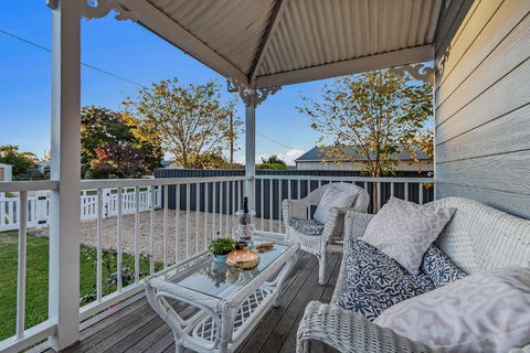 Addisons Stanthorpe With Hot Tub - Accommodation Burleigh 4