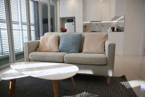 Adelaide CBD Bluebird Apartment - Accommodation Burleigh 1