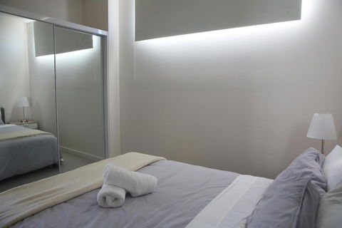 Adelaide CBD Bluebird Apartment - Accommodation Burleigh 4