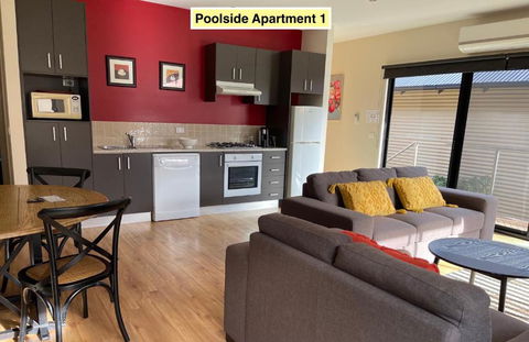 Adelphi Apartments 1 Or 1A - Accommodation Burleigh 2