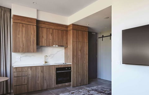 Adina Apartment Hotel Melbourne, Pentridge - Accommodation Burleigh 2