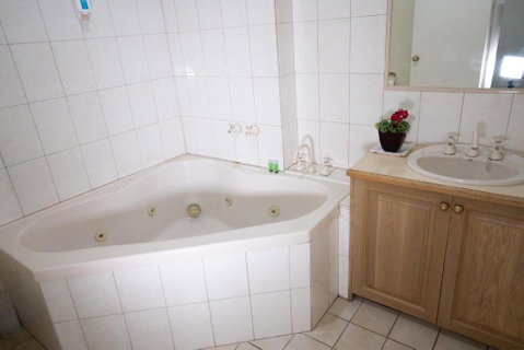 Admiralty Inn - Accommodation Burleigh 4