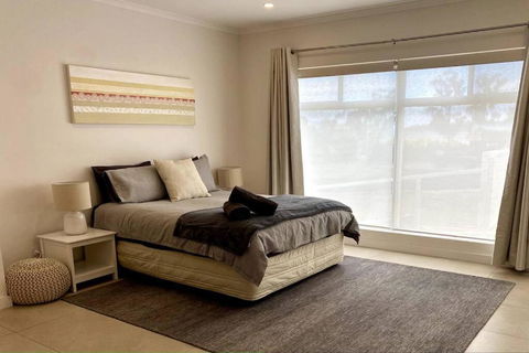 Adorable Studio Next To Cafe, Walk To Beach! - Accommodation Burleigh 1
