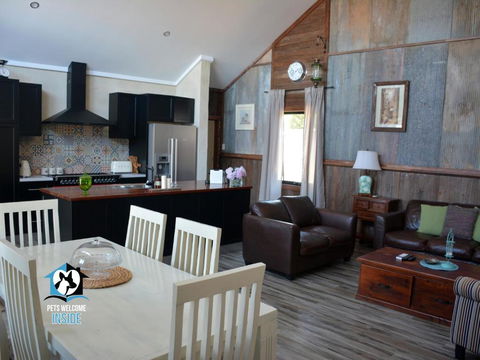 A Beautiful New Property, Walking Distance To The Beach In Esperance WA! - Accommodation Burleigh 2