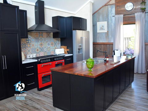 A Beautiful New Property, Walking Distance To The Beach In Esperance WA! - Accommodation Burleigh 4