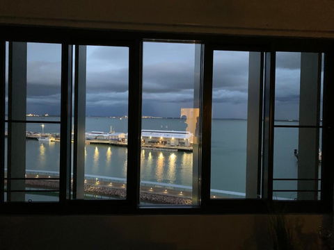 Absolute Waterfront - Tropical Aurora Top Floor Over The Water - Accommodation Burleigh 4