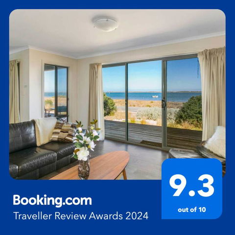 Absolute Waterfront Views And Kayaks - Accommodation Burleigh 2