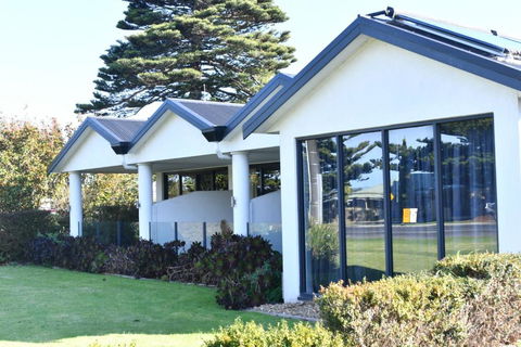 A1 Motels And Apartments Port Fairy - Accommodation Burleigh 4
