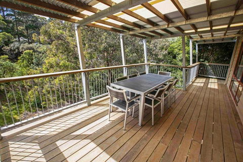 A Wood Haven - Accommodation Burleigh 2
